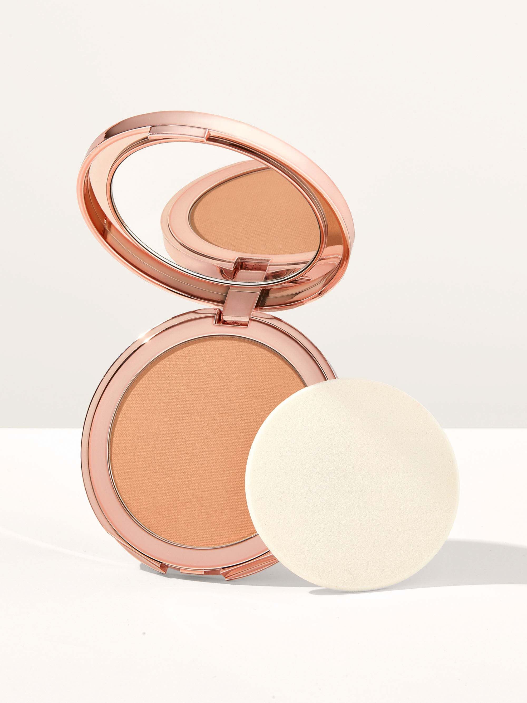 smooth operator™ Amazonian clay tinted pressed finishing powder - Image 3