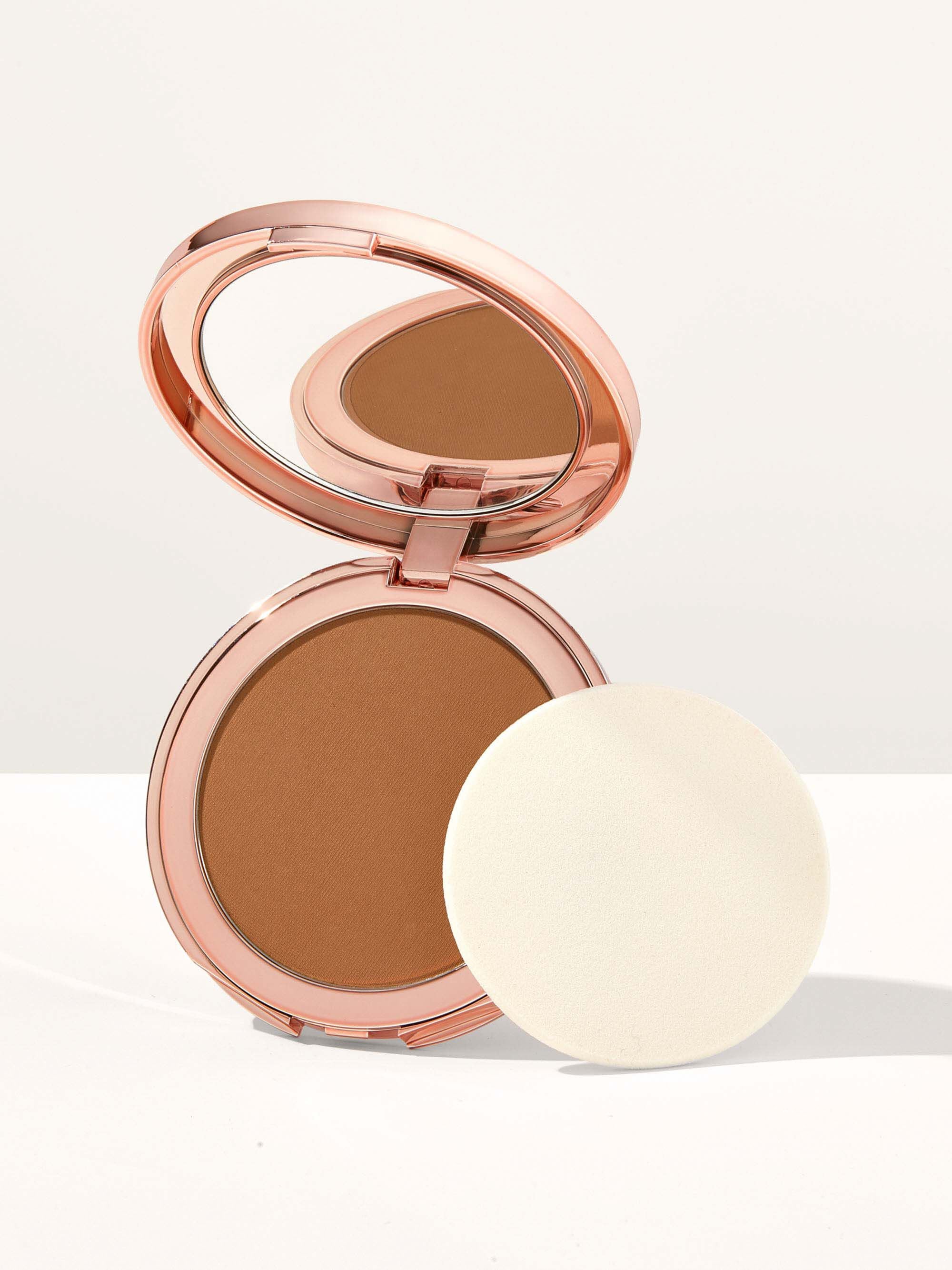smooth operator™ Amazonian clay tinted pressed finishing powder - Image 4