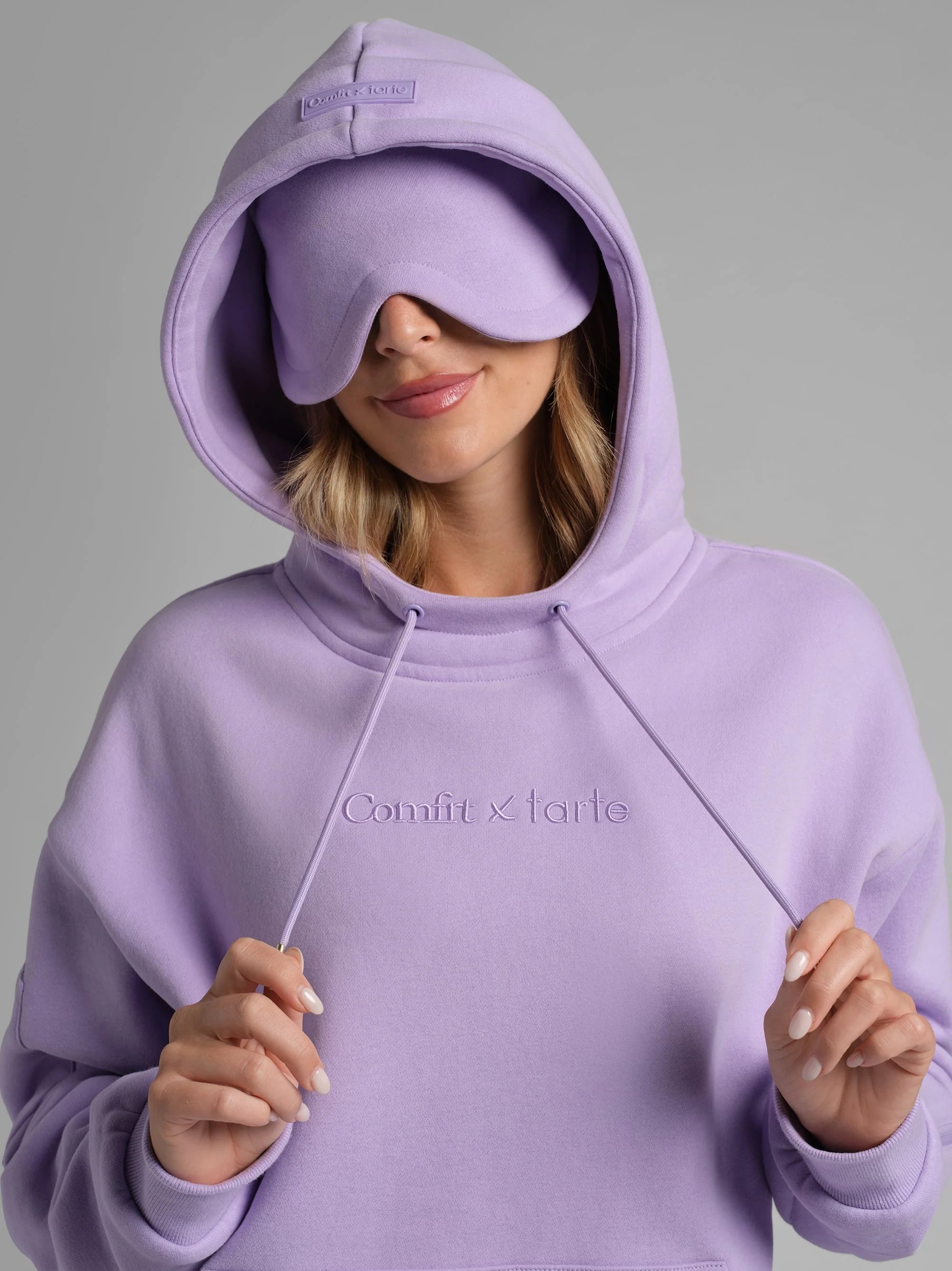 tarte x Comfrt airplane mode travel hoodie - Image 12