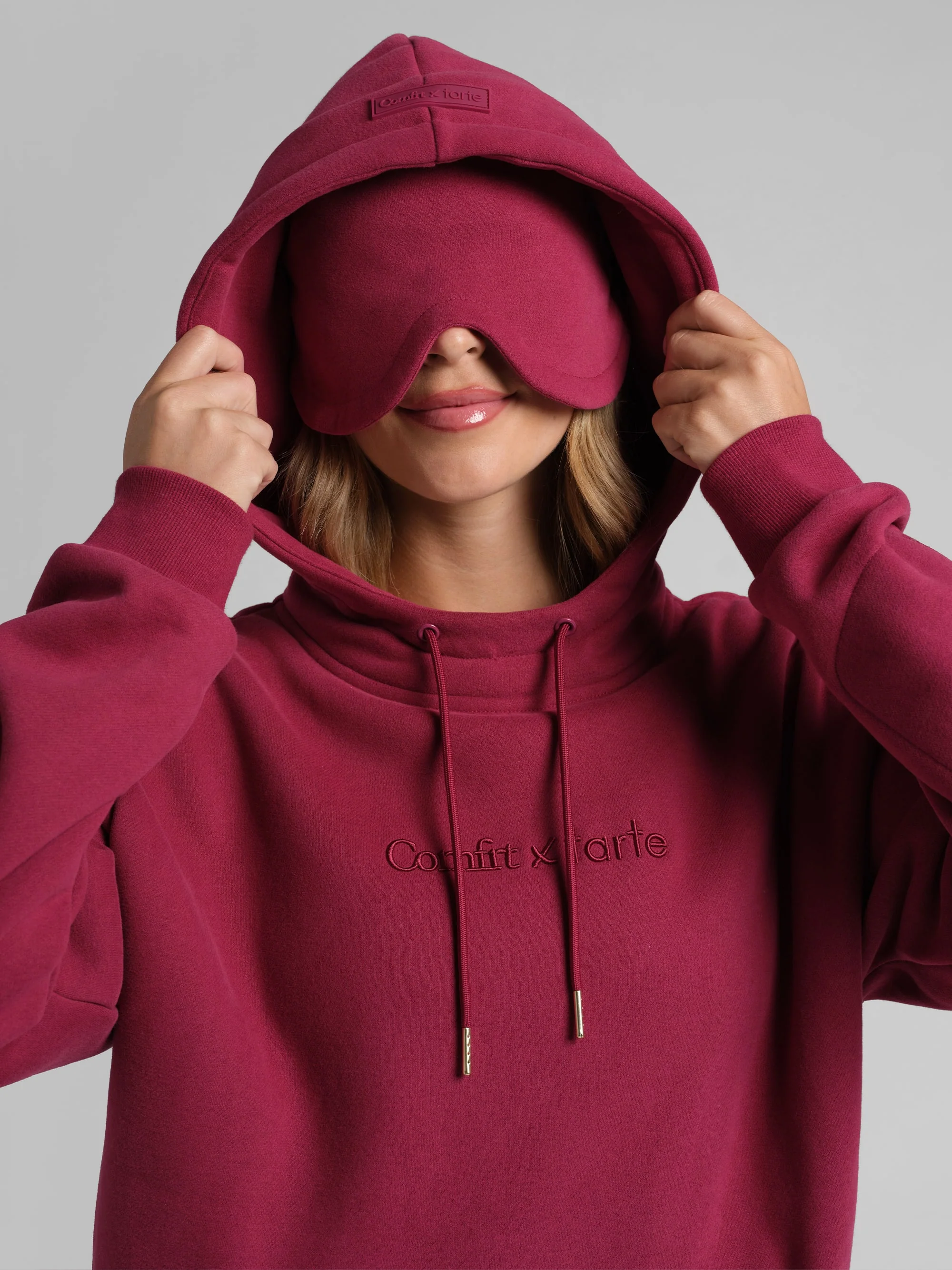 tarte x Comfrt airplane mode travel hoodie - Image 18